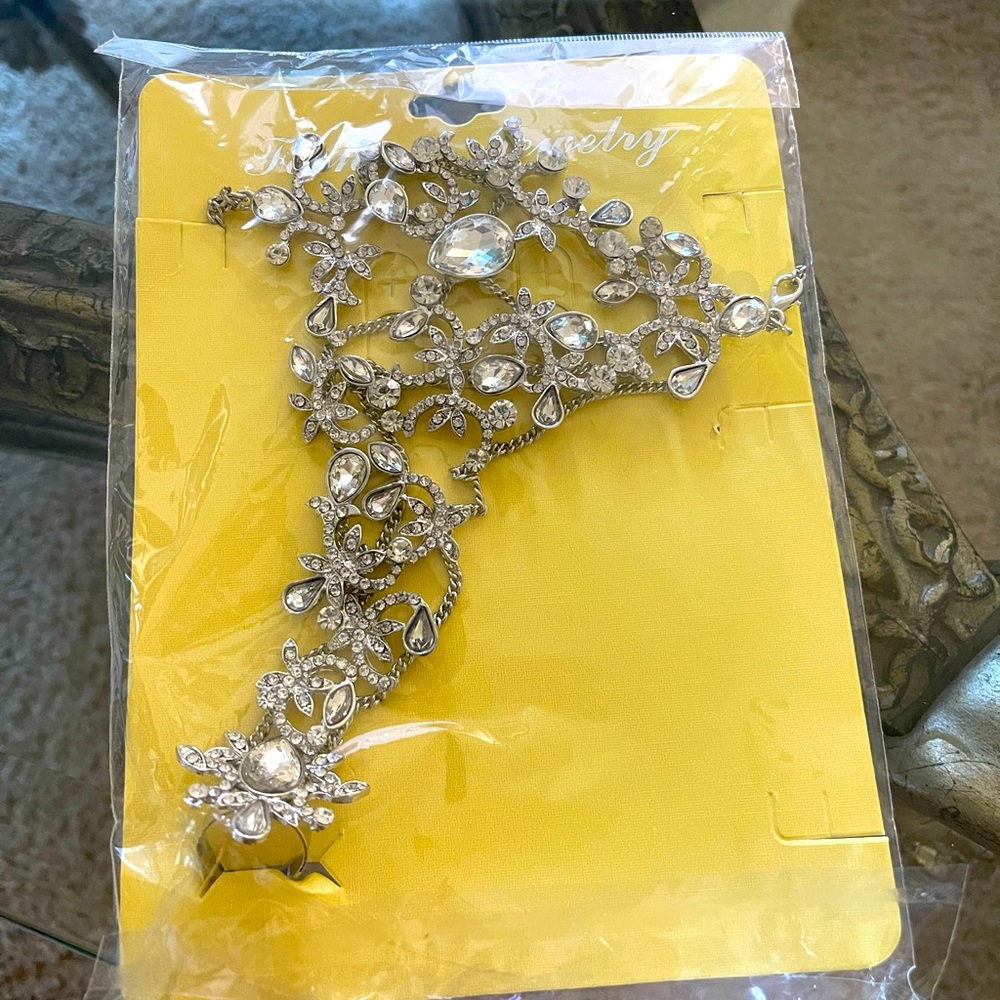 Wedding hand jewelry